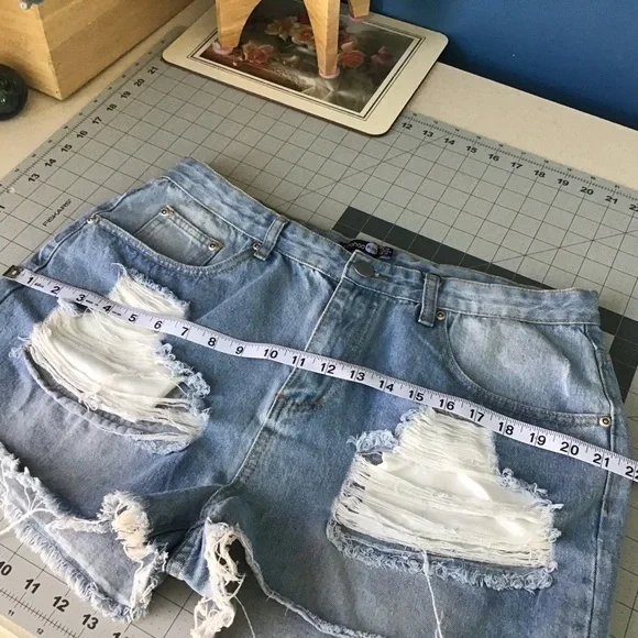 Distressed Jean Shorts NWT - Picture 8 of 9